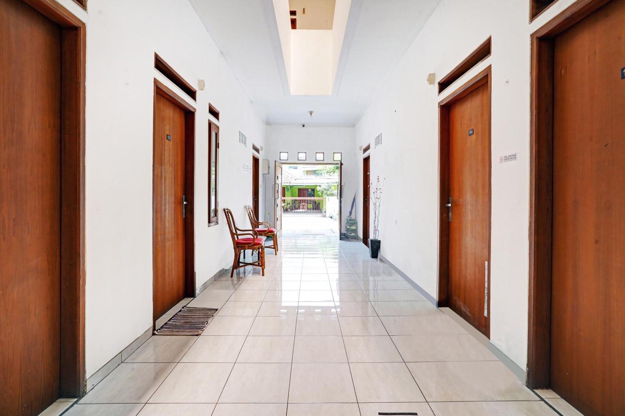 Oyo 1932 Srimahi Residence Bandung Eksteriør billede